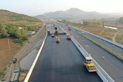 京滬高速改擴(kuò)建工程蒙陰段實(shí)現(xiàn)雙向八車(chē)道貫通!項(xiàng)目全線主線通車(chē)在即